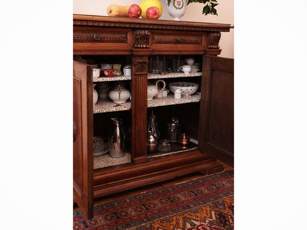 Credenza in noce  - Asta Dimore fiorentine - Associazione Nazionale - Case d'Asta italiane