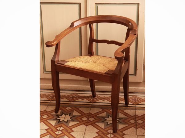 Poltroncina a pozzetto in noce  - Asta Dimore fiorentine - Associazione Nazionale - Case d'Asta italiane