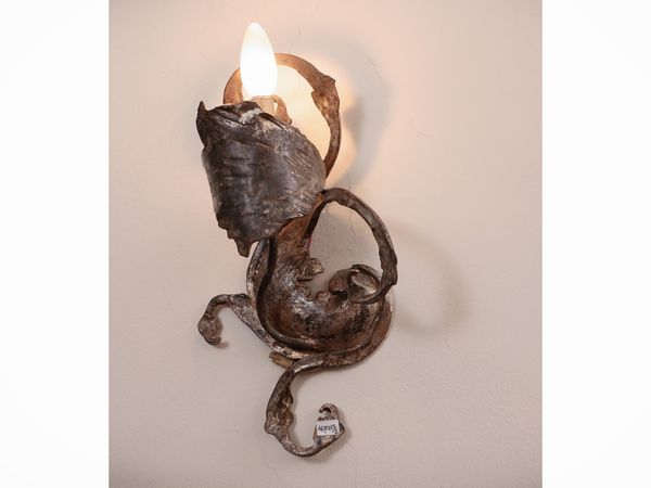 Coppia di applique in ferro battuto patinato  - Asta Dimore fiorentine - Associazione Nazionale - Case d'Asta italiane