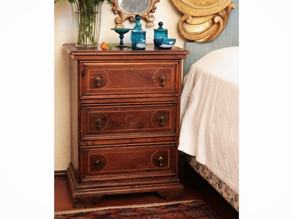 Coppia di comodini in noce  - Asta Dimore fiorentine - Associazione Nazionale - Case d'Asta italiane