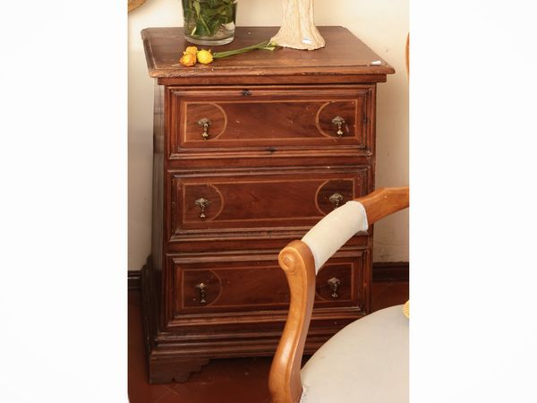 Coppia di comodini in noce  - Asta Dimore fiorentine - Associazione Nazionale - Case d'Asta italiane