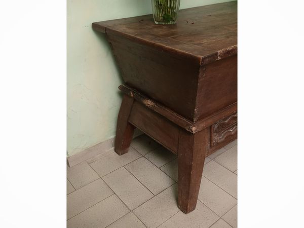 Madia da pane in noce ed altre essenze  - Asta Dimore fiorentine - Associazione Nazionale - Case d'Asta italiane