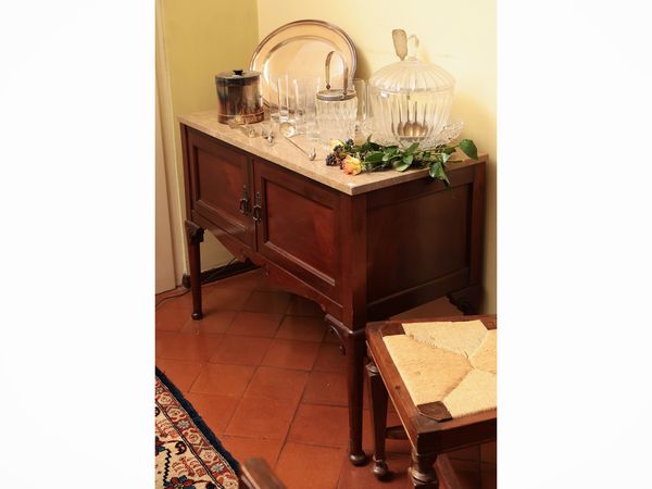 Piccola credenza bassa in mogano  - Asta Dimore fiorentine - Associazione Nazionale - Case d'Asta italiane