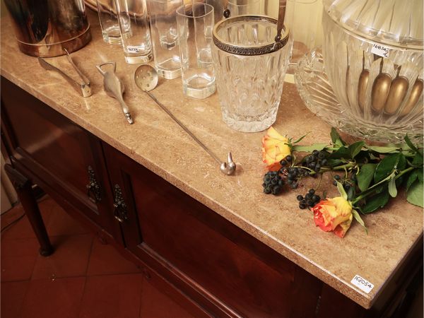 Piccola credenza bassa in mogano  - Asta Dimore fiorentine - Associazione Nazionale - Case d'Asta italiane