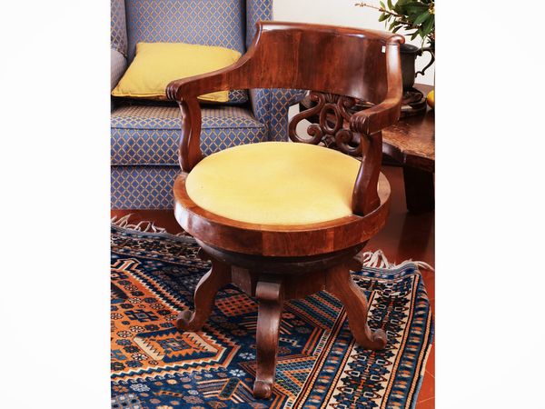 Poltrona girevole da scrivania in noce  - Asta Dimore fiorentine - Associazione Nazionale - Case d'Asta italiane