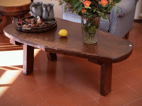 Tavolino basso da appoggio in noce  - Asta Dimore fiorentine - Associazione Nazionale - Case d'Asta italiane