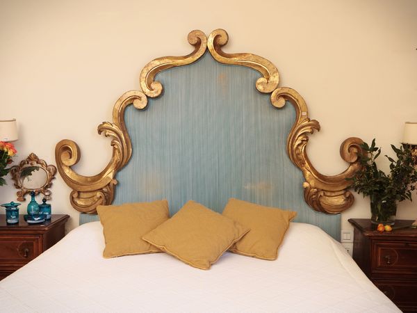 Testiera per letto in legno intagliato e dorato  - Asta Dimore fiorentine - Associazione Nazionale - Case d'Asta italiane