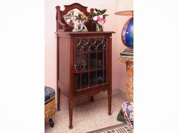 Piccola vetrina in noce di gusto inglese  - Asta Dimore fiorentine - Associazione Nazionale - Case d'Asta italiane