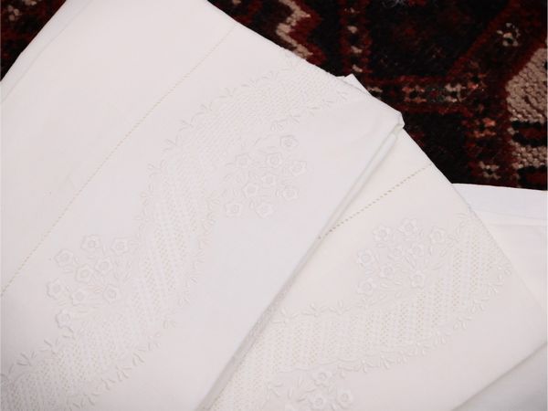 Due lenzuola matrimoniali in lino  - Asta Dimore fiorentine - Associazione Nazionale - Case d'Asta italiane