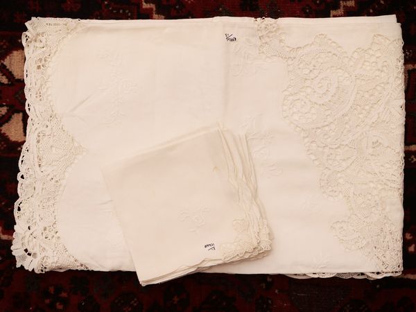 Tovaglia in lino bianco  - Asta Dimore fiorentine - Associazione Nazionale - Case d'Asta italiane