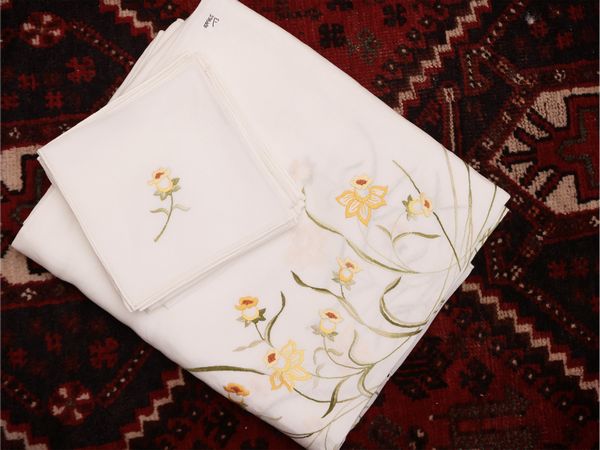 Tovaglia in lino bianco ricamata  - Asta Dimore fiorentine - Associazione Nazionale - Case d'Asta italiane
