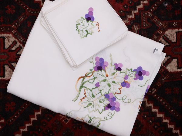 Tovaglia in lino bianco ricamata  - Asta Dimore fiorentine - Associazione Nazionale - Case d'Asta italiane