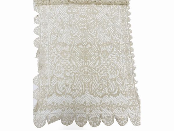 Stola in merletto realizzato a mano  - Asta Dimore fiorentine - Associazione Nazionale - Case d'Asta italiane