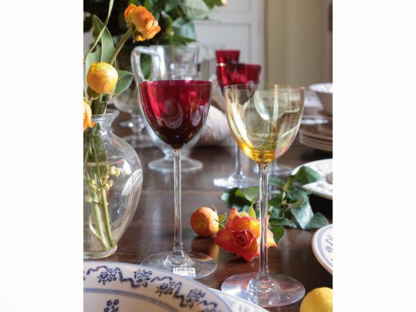 Serie di dodici calici in cristallo colorato, Baccarat  - Asta Dimore fiorentine - Associazione Nazionale - Case d'Asta italiane