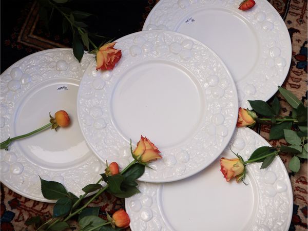 Serie di dodici sottopiatti in ceramica  - Asta Dimore fiorentine - Associazione Nazionale - Case d'Asta italiane