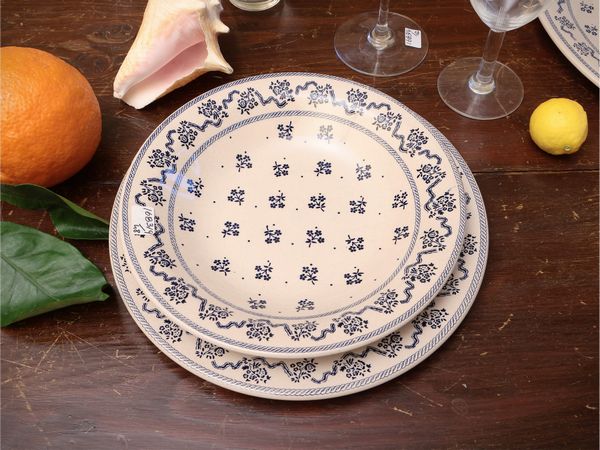 Servizio di piatti in terraglia Laura Ashely  - Asta Dimore fiorentine - Associazione Nazionale - Case d'Asta italiane