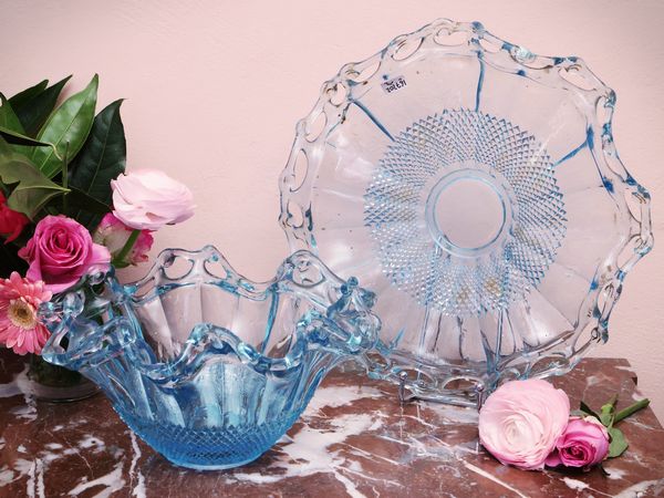 Fruttiera in vetro soffiato e pressato celeste  - Asta Dimore fiorentine - Associazione Nazionale - Case d'Asta italiane