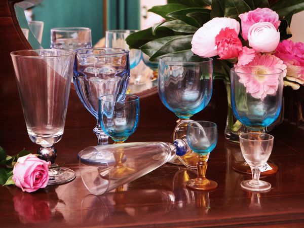 Miscellanea di bicchieri in vetro colorato  - Asta Dimore fiorentine - Associazione Nazionale - Case d'Asta italiane