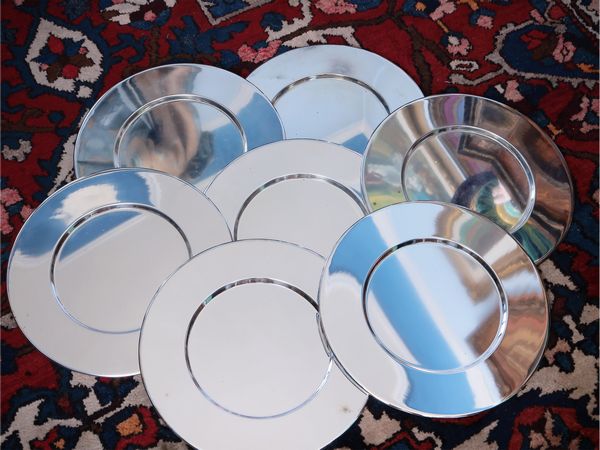 Serie di quattordici sottopiatti in metallo argentato  - Asta Dimore fiorentine - Associazione Nazionale - Case d'Asta italiane