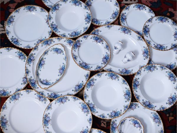 Servizio di piatti in porcellana inglese  - Asta Dimore fiorentine - Associazione Nazionale - Case d'Asta italiane