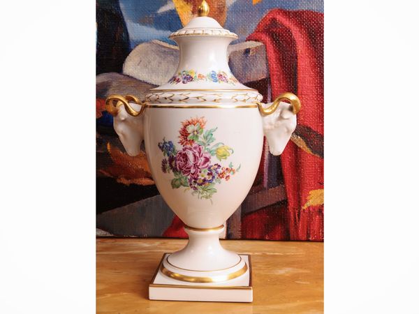 Vaso ad anfora in porcellana  - Asta Dimore fiorentine - Associazione Nazionale - Case d'Asta italiane