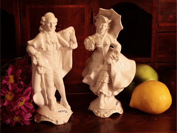 Coppia di figure in porcellana bianca  - Asta Dimore fiorentine - Associazione Nazionale - Case d'Asta italiane
