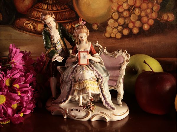 Gruppo in porcellana policroma, Manifattura di Capodimonte  - Asta Dimore fiorentine - Associazione Nazionale - Case d'Asta italiane