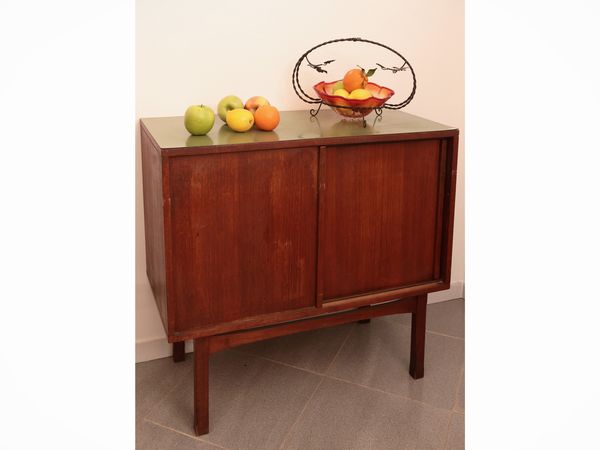 Piccola credenza in mogano  - Asta Dimore fiorentine - Associazione Nazionale - Case d'Asta italiane