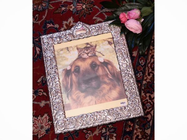 Grande cornice portaritratti rivestita in argento 925/1000  - Asta Dimore fiorentine - Associazione Nazionale - Case d'Asta italiane