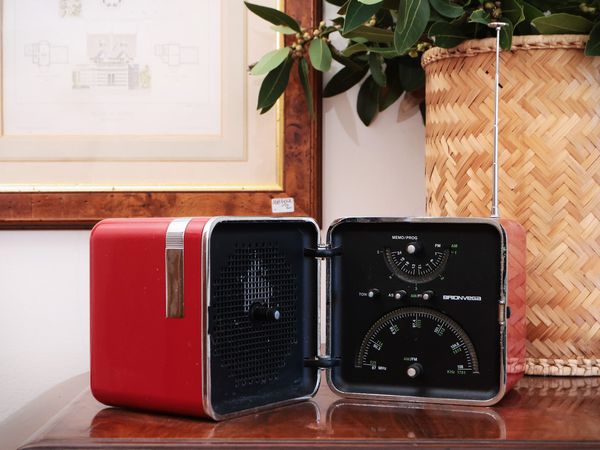 Radio cubo TS502  - Asta Dimore fiorentine - Associazione Nazionale - Case d'Asta italiane