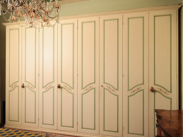 Armadio guardaroba in legno laccato bianco  - Asta Dimore fiorentine - Associazione Nazionale - Case d'Asta italiane
