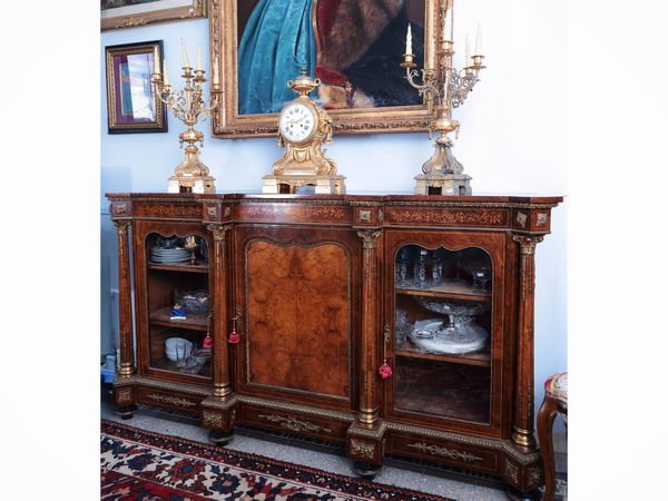 Credenza impiallacciata in radica e altre essenze  - Asta Dimore fiorentine - Associazione Nazionale - Case d'Asta italiane