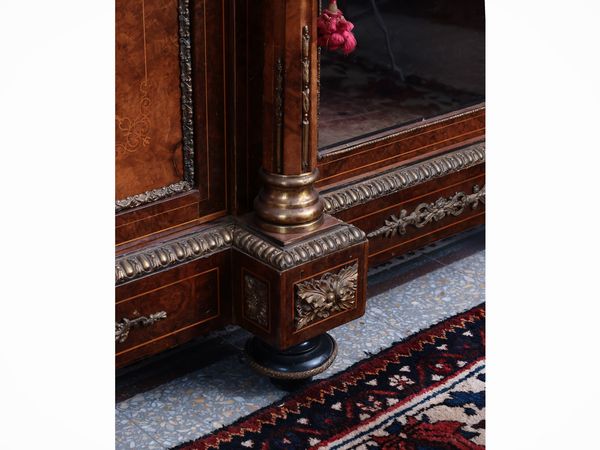 Credenza impiallacciata in radica e altre essenze  - Asta Dimore fiorentine - Associazione Nazionale - Case d'Asta italiane