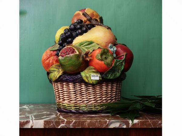 Grande centrotavola in terracotta smaltata  - Asta Dimore fiorentine - Associazione Nazionale - Case d'Asta italiane