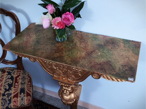 Tavolino console in legno intagliato e dorato  - Asta Dimore fiorentine - Associazione Nazionale - Case d'Asta italiane