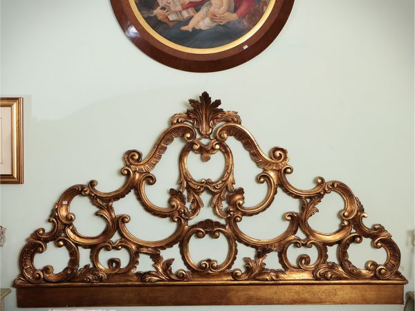 Testiera per letto matrimoniale in legno intagliato e dorato  - Asta Dimore fiorentine - Associazione Nazionale - Case d'Asta italiane