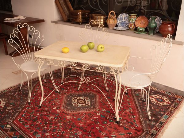 Finimento da giardino in ferro battuto laccato bianco  - Asta Dimore fiorentine - Associazione Nazionale - Case d'Asta italiane