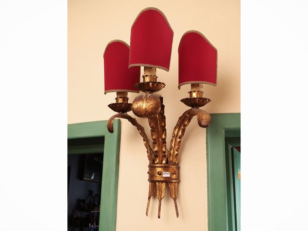 Applique in tole dorata  - Asta Dimore fiorentine - Associazione Nazionale - Case d'Asta italiane