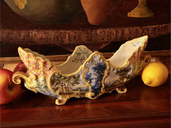 Centrotavola in maiolica, manifattura bolognese  - Asta Dimore fiorentine - Associazione Nazionale - Case d'Asta italiane