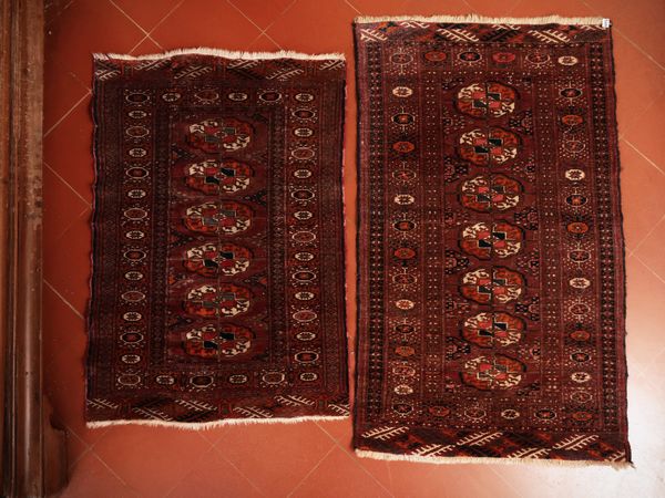 Due piccoli tappeti Bukara di vecchia manifattura  - Asta Dimore fiorentine - Associazione Nazionale - Case d'Asta italiane