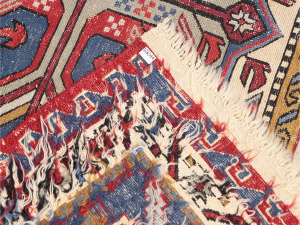 Tappeto caucasico di vecchia manifattura  - Asta Dimore fiorentine - Associazione Nazionale - Case d'Asta italiane