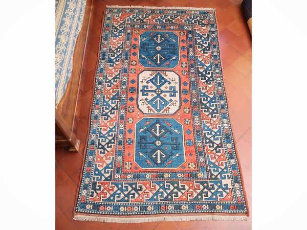 Tappeto galleria caucasico di vecchia manifattura  - Asta Dimore fiorentine - Associazione Nazionale - Case d'Asta italiane