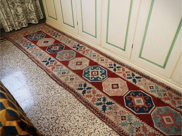Coppia di tappeti galleria caucasici  - Asta Dimore fiorentine - Associazione Nazionale - Case d'Asta italiane
