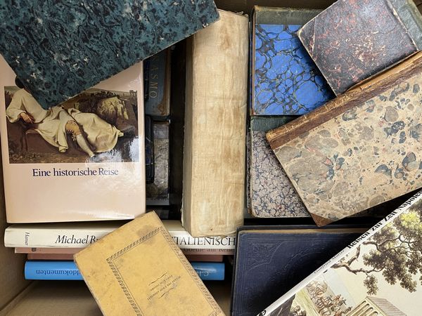 Grande assortimento di libri  - Asta Dimore fiorentine - Associazione Nazionale - Case d'Asta italiane