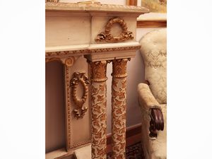 Console in legno intagliato  - Asta Dimore fiorentine - Associazione Nazionale - Case d'Asta italiane