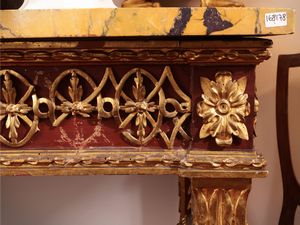 Console in legno tinto rosso pompeiano e lumeggiato in oro  - Asta Dimore fiorentine - Associazione Nazionale - Case d'Asta italiane