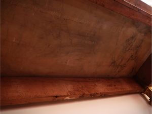 Console in legno tinto rosso pompeiano e lumeggiato in oro  - Asta Dimore fiorentine - Associazione Nazionale - Case d'Asta italiane