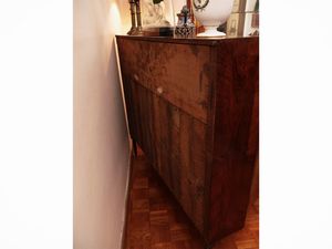 Cassettone a ribalta impiallacciato ed intarsiato in palissandro  - Asta Dimore fiorentine - Associazione Nazionale - Case d'Asta italiane