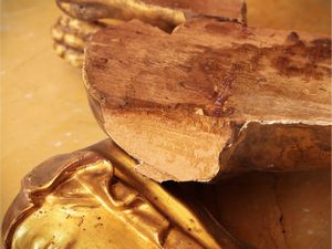 Caminiera in legno laccato e lumeggiato in oro  - Asta Dimore fiorentine - Associazione Nazionale - Case d'Asta italiane