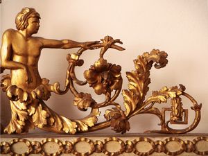 Caminiera in legno laccato e lumeggiato in oro  - Asta Dimore fiorentine - Associazione Nazionale - Case d'Asta italiane